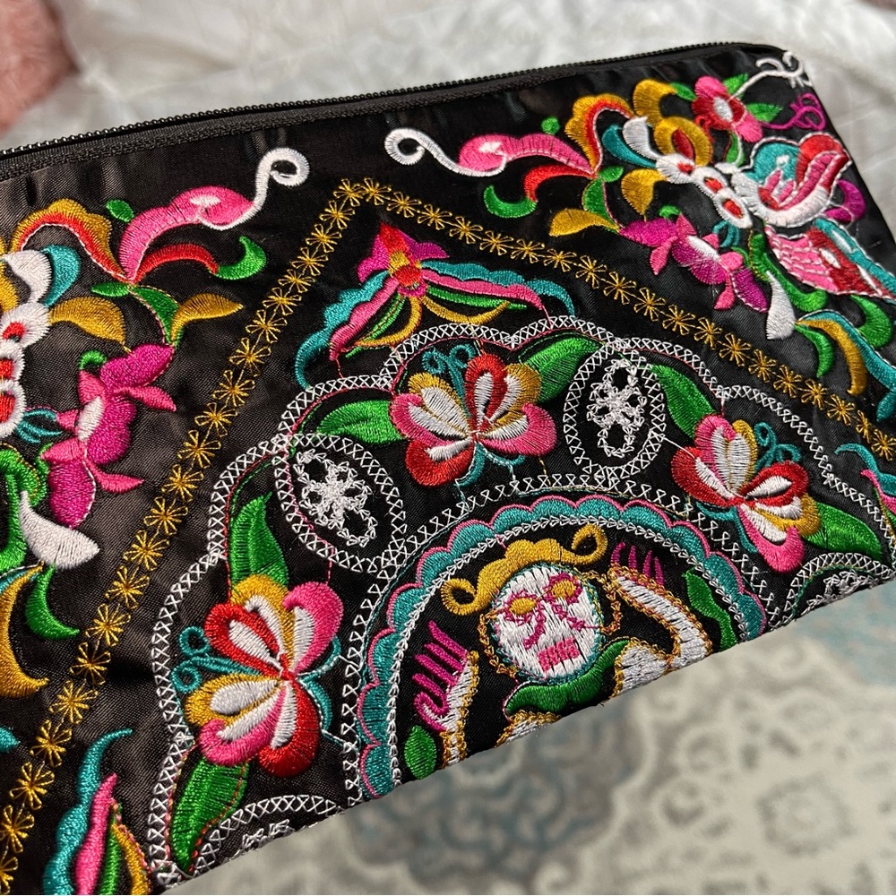 NWOT Colorful clutch